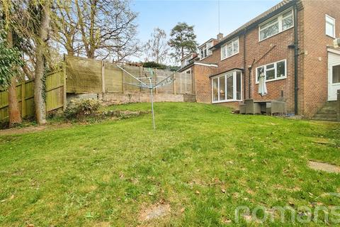 21 Beacon Close, Wrecclesham, Farnham, GU10 4PA