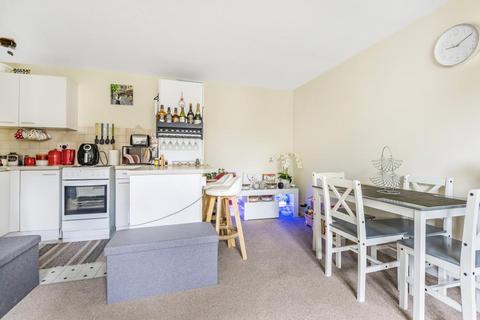 1 bedroom flat for sale, Bagshot,  Surrey,  GU19