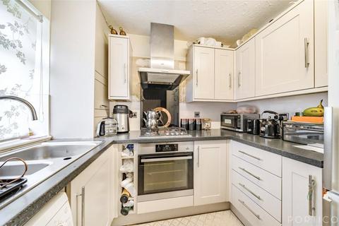 2 bedroom terraced house for sale - London, London E12