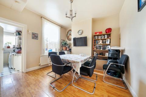 2 bedroom terraced house for sale - East Ham, London E6