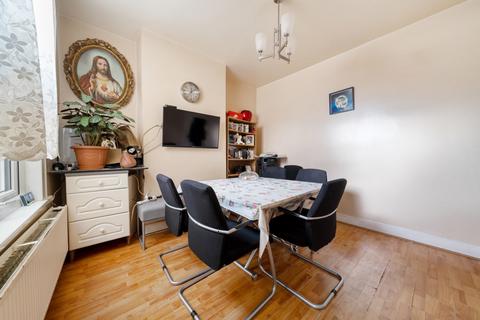 2 bedroom terraced house for sale - East Ham, London E6