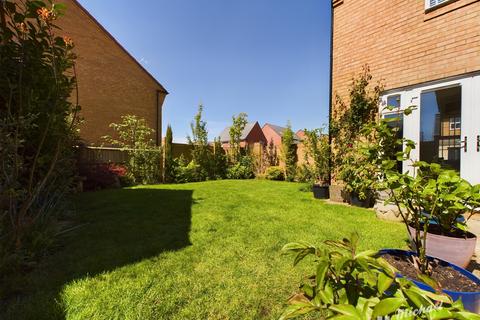 8 Babbage Grove, Leighton Buzzard, LU7 3GA