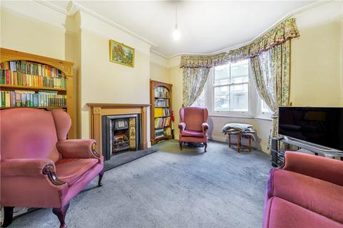 22 Balfour Road, London, W13 9TN