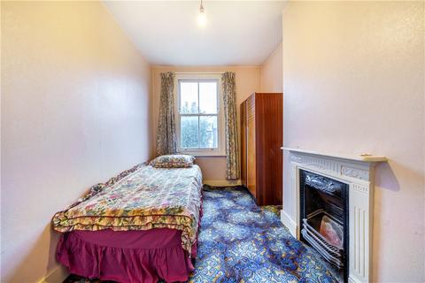 22 Balfour Road, London, W13 9TN
