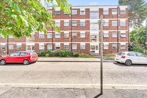 37 Oak Tree Close, London, W5 2AQ