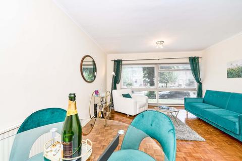 37 Oak Tree Close, London, W5 2AQ