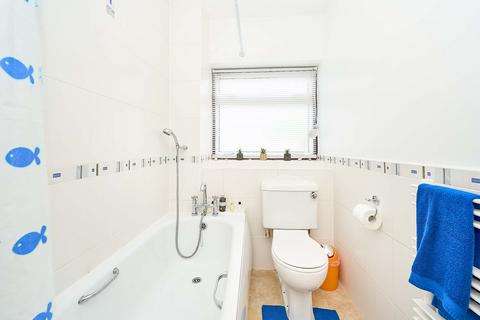 37 Oak Tree Close, London, W5 2AQ