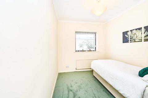 37 Oak Tree Close, London, W5 2AQ