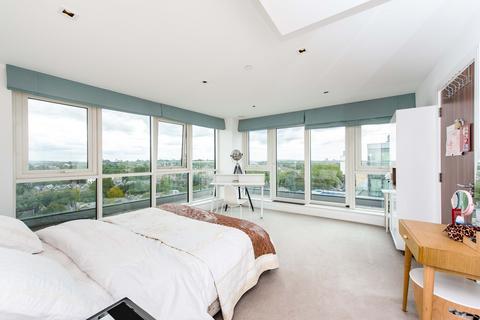 3 bedroom apartment for sale, Dashwood House, Dickens Yard, Longfield Avenue