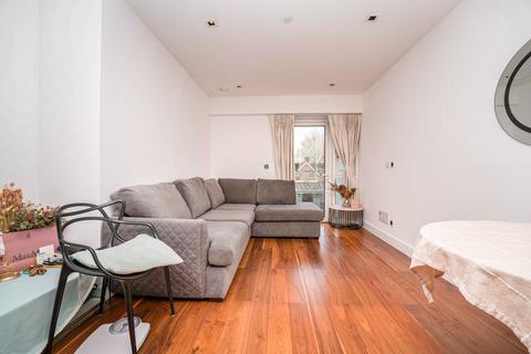 1 bedroom apartment for sale, Skyline House, Dickens Yard, Longfield Avenue