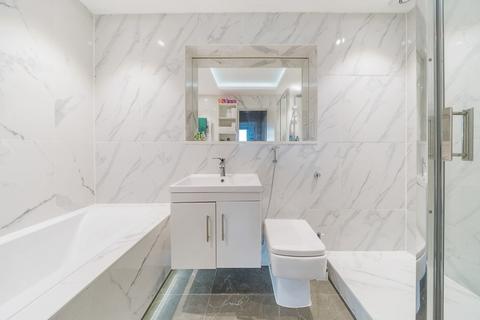 69 Rowan Close, London, W5 4AL