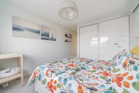 69 Rowan Close, London, W5 4AL