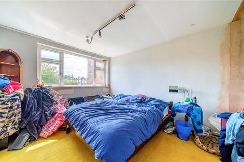 35 Templewood, London, W13 8DU