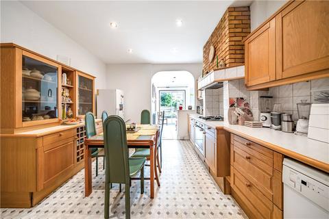 17 Queens Walk, London, W5 1TP