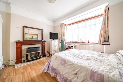 17 Queens Walk, London, W5 1TP