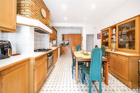17 Queens Walk, London, W5 1TP