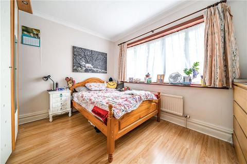 17 Queens Walk, London, W5 1TP