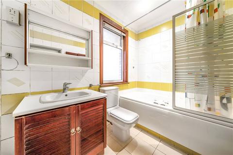 17 Queens Walk, London, W5 1TP