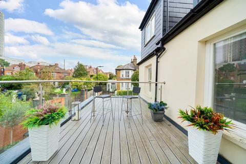 3 bedroom apartment for sale, Brougham Road, Acton, London