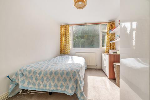 3 bedroom maisonette for sale, Grangedale Close, Northwood, Middlesex