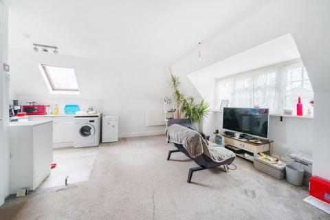 1 bedroom apartment for sale, Frithwood Avenue, Northwood, Middlesex