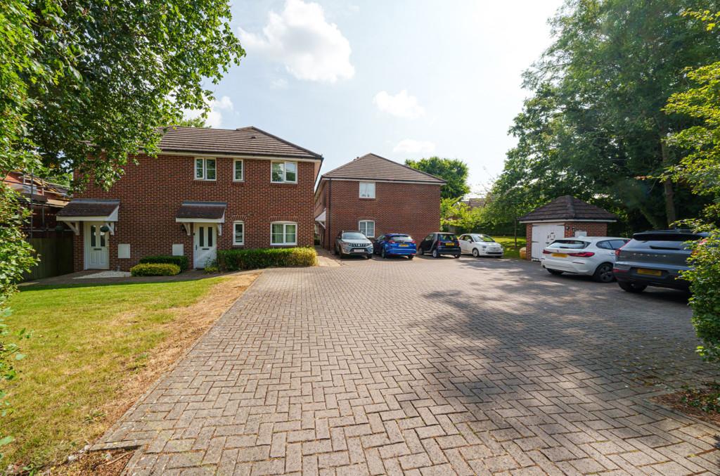 Oaklands Avenue, Watford, Hertfordshire 2 bed apartment for sale - £300,000