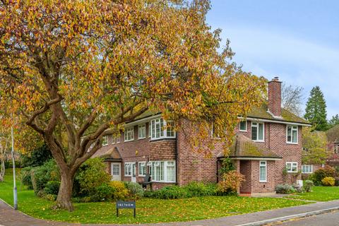 2 The Glen, Northwood, HA6 2UP