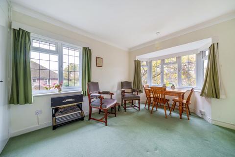 2 The Glen, Northwood, HA6 2UP
