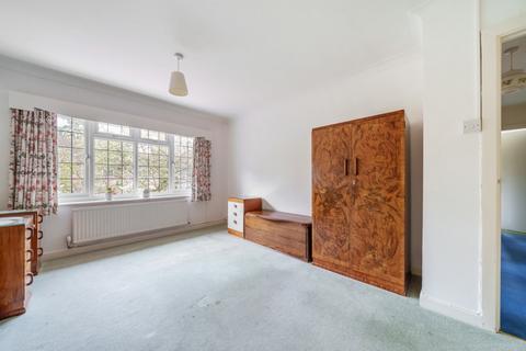 2 The Glen, Northwood, HA6 2UP