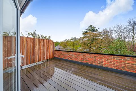 2 bedroom apartment for sale, Ducks Hill Road, Northwood, Middlesex