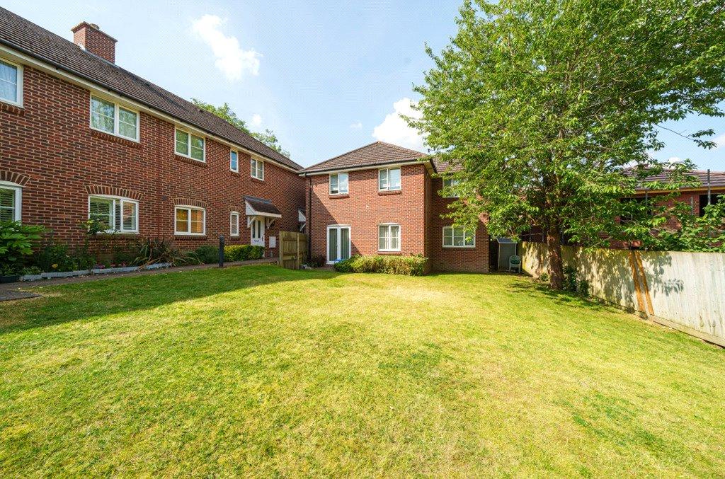 Oaklands Avenue, Watford, Hertfordshire 2 bed apartment for sale £250,000