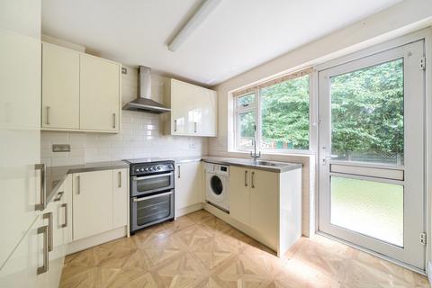 66 Lloyd Court, Pinner, HA5 1EG