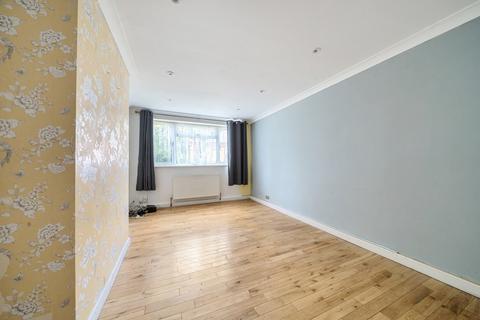 66 Lloyd Court, Pinner, HA5 1EG