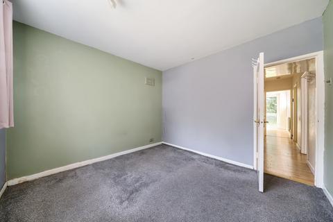 66 Lloyd Court, Pinner, HA5 1EG