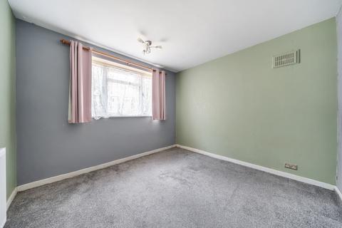 66 Lloyd Court, Pinner, HA5 1EG
