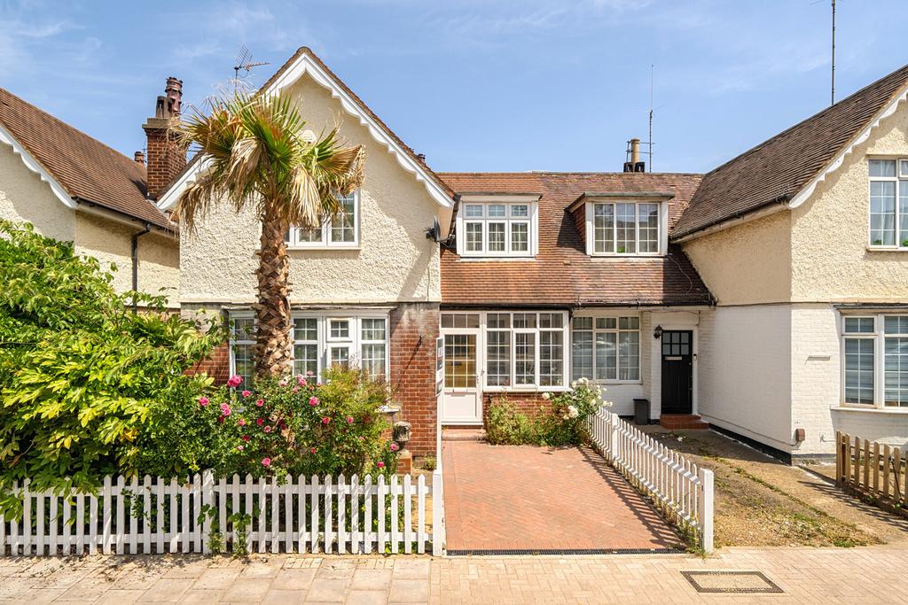 Detached house exterior, driveway