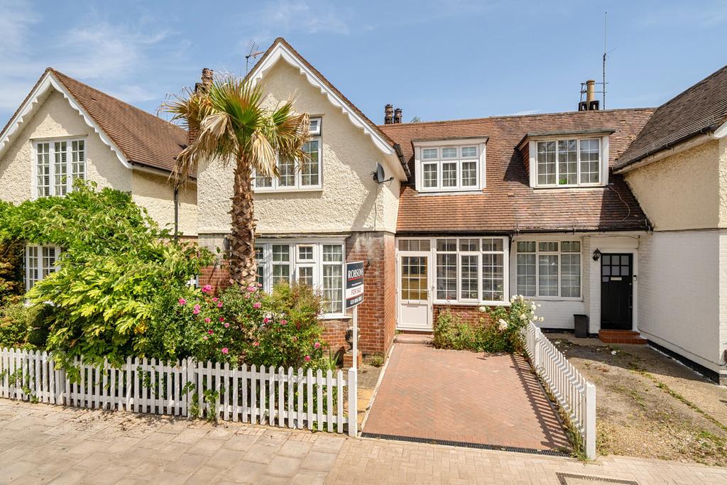 Detached house exterior, driveway