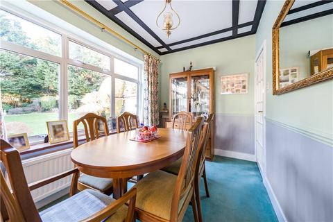 13 Athol Close, Pinner, HA5 3XJ