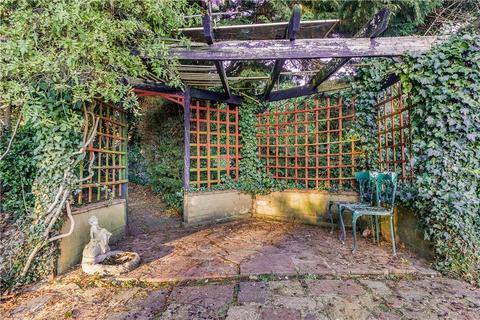 13 Athol Close, Pinner, HA5 3XJ