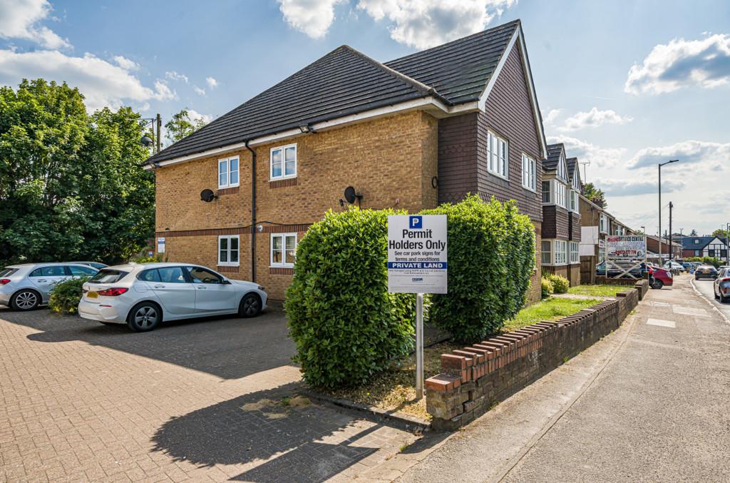Uxbridge Road, Rickmansworth... 2 bed apartment for sale £365,000