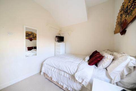 2 bedroom maisonette for sale, Park Avenue, Watford, Hertfordshire