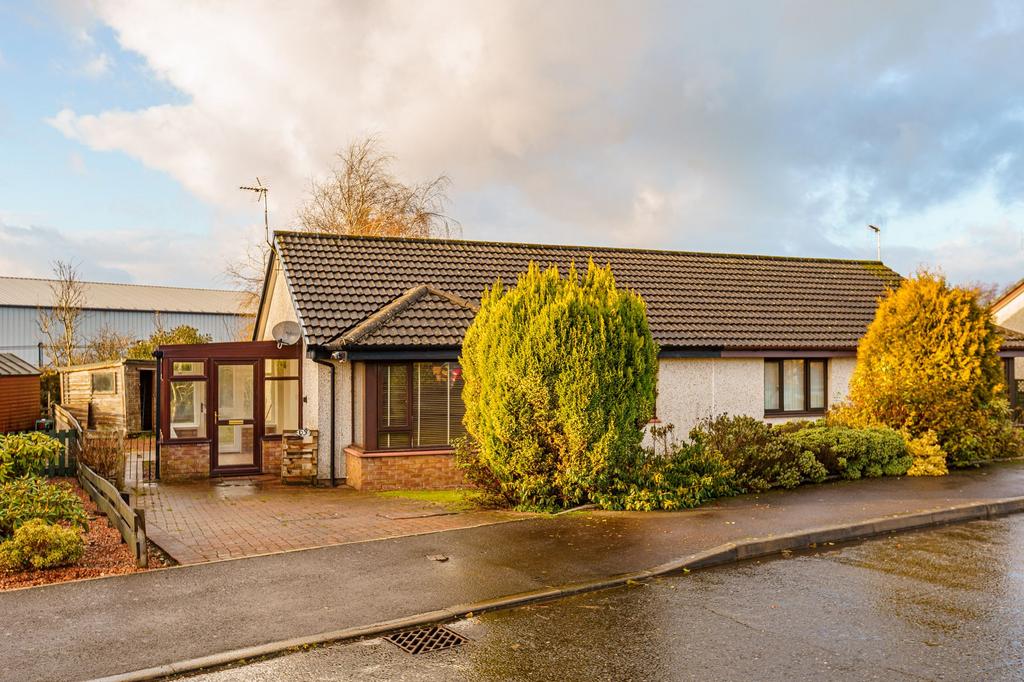 Dryfe Park, Lockerbie, DG11 2 bed semidetached bungalow £145,000