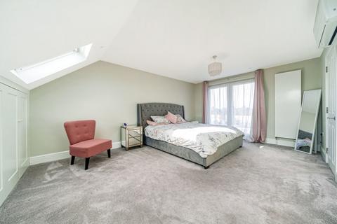 5 bedroom end of terrace house for sale - Victoria Road, South Ruislip, Middlesex