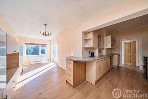 38 Oak Grove, Ruislip, HA4 8UE