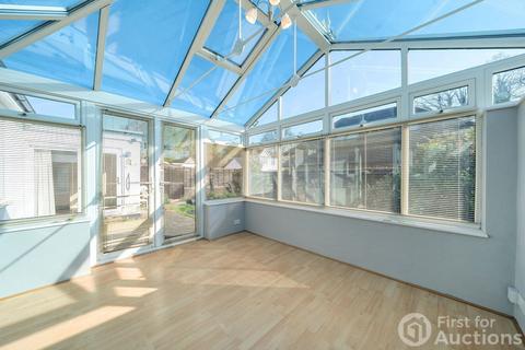 38 Oak Grove, Ruislip, HA4 8UE