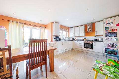 15 Brackenbridge Drive, Ruislip, HA4 0NF
