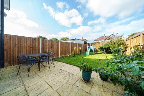 15 Brackenbridge Drive, Ruislip, HA4 0NF