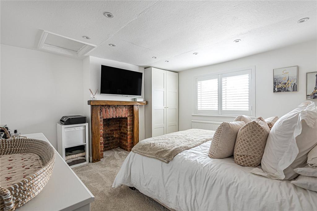 Park Cottages, The Oaks, Ruislip 2 bed house for sale £485,000