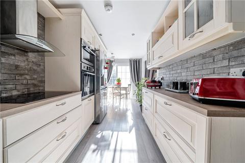 24 Brickett Close, Ruislip, HA4 7YE