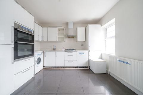 3 bedroom apartment for sale, Kingsend, Ruislip, Middlesex